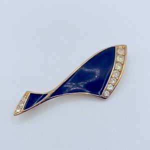 Vintage Trifari Enamel Brooch